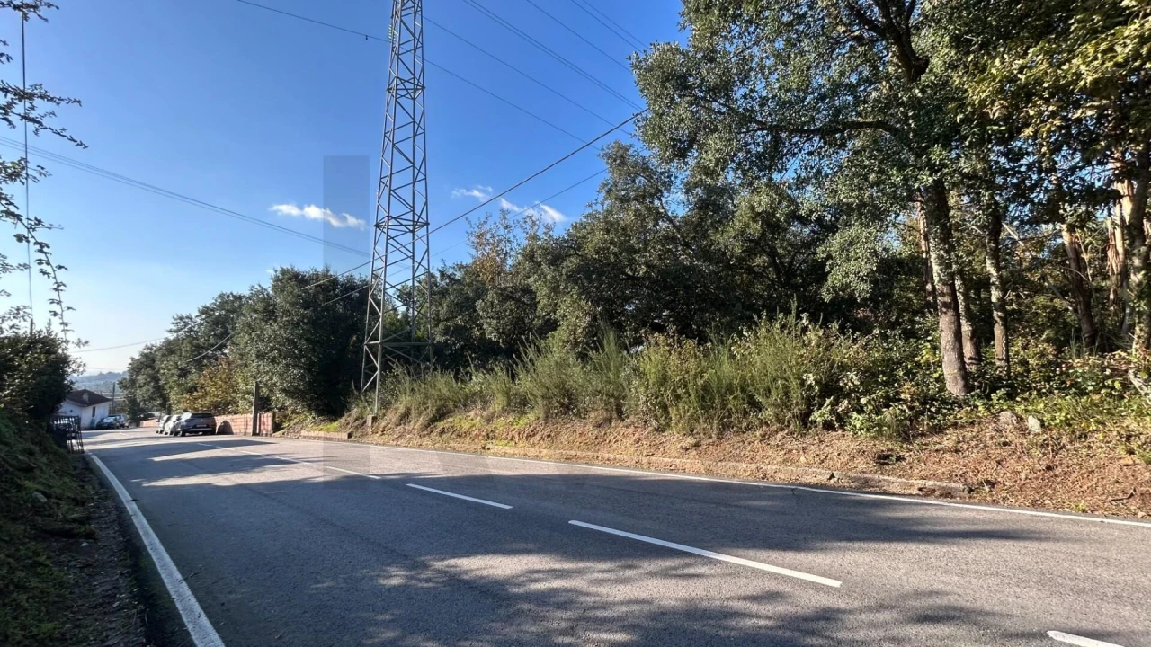 Terreno para Venda em Escapães Foto 2