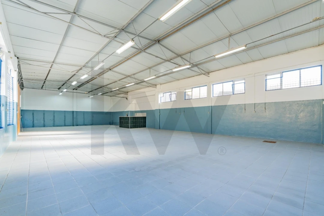 Armazém para Venda em Santa Iria de Azoia, São João da Talha e Bobadela Foto 14