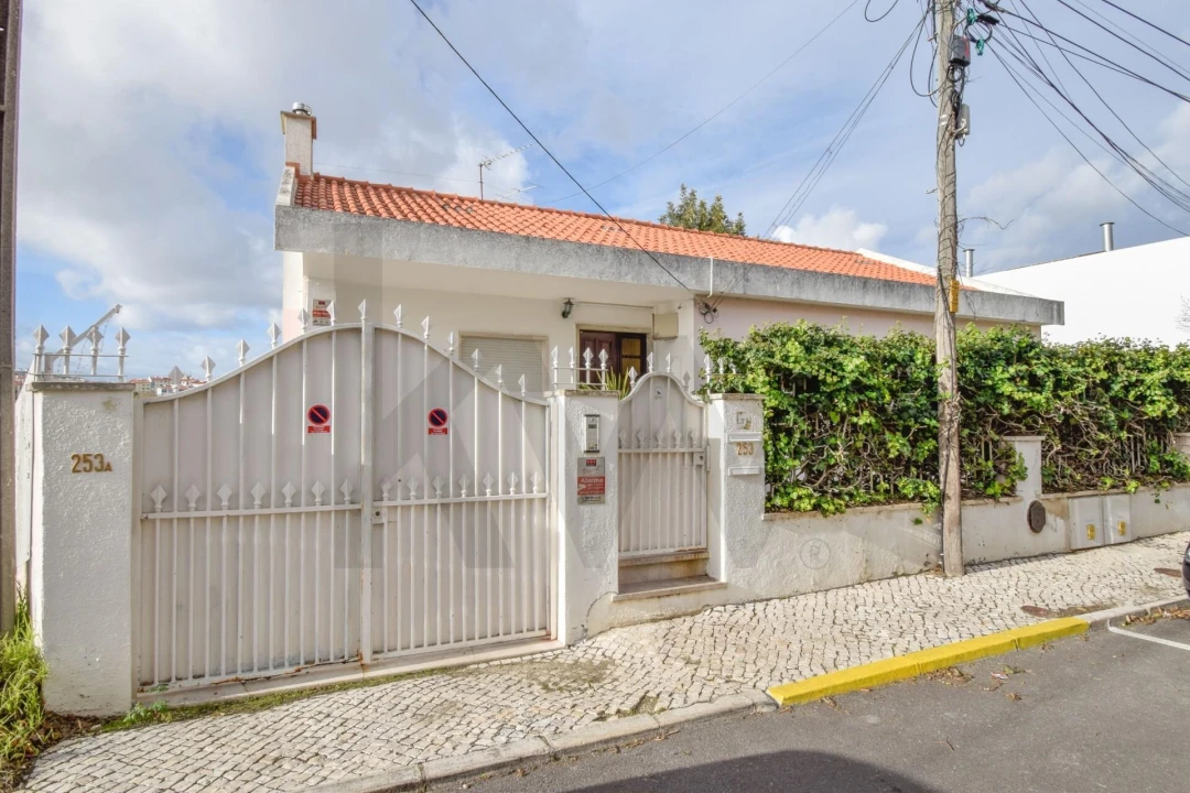 Moradia T6 para Venda em São Domingos de Rana Foto 2