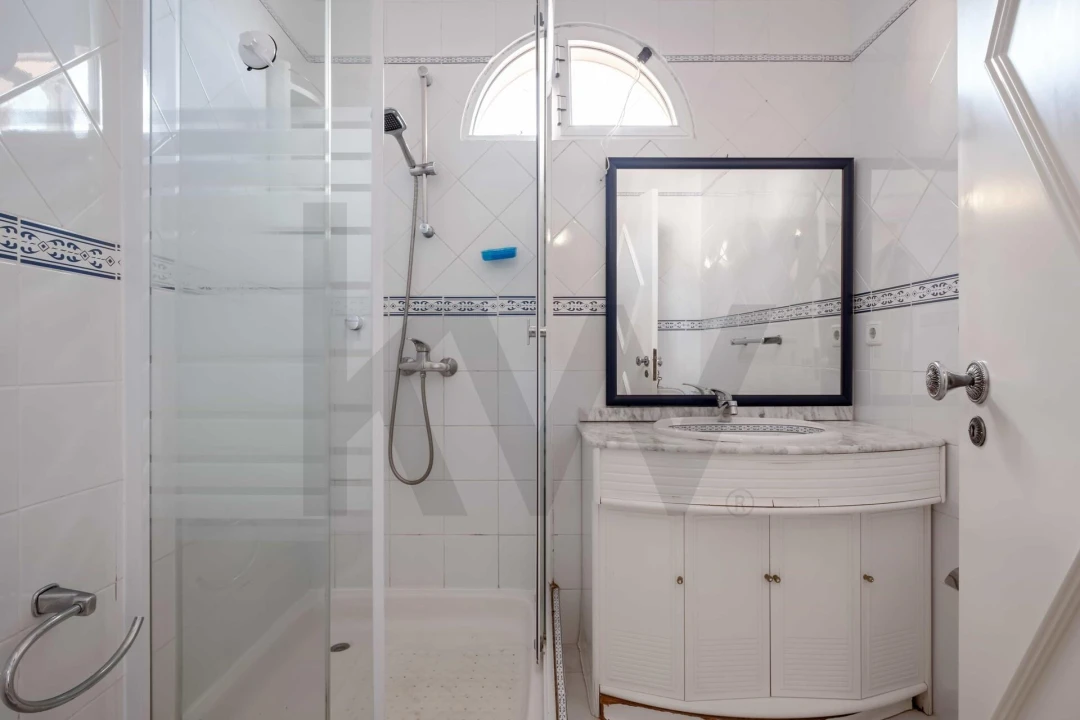 Moradia T4 para Venda em Camara de Lobos Foto 18