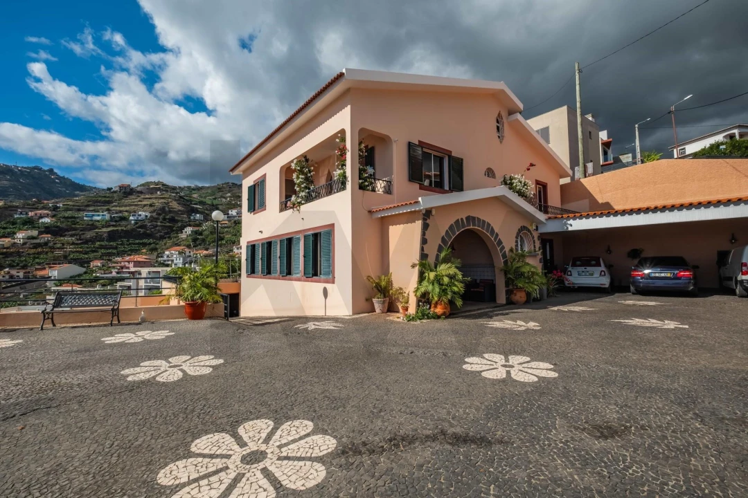 Moradia T4 para Venda em Camara de Lobos Foto 3