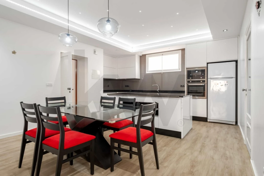 Moradia T4 para Venda em Camara de Lobos Foto 16