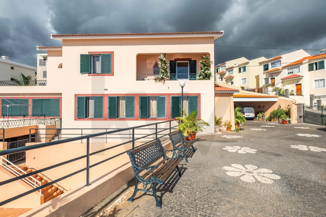 Moradia T4 para Venda em Camara de Lobos Foto 48