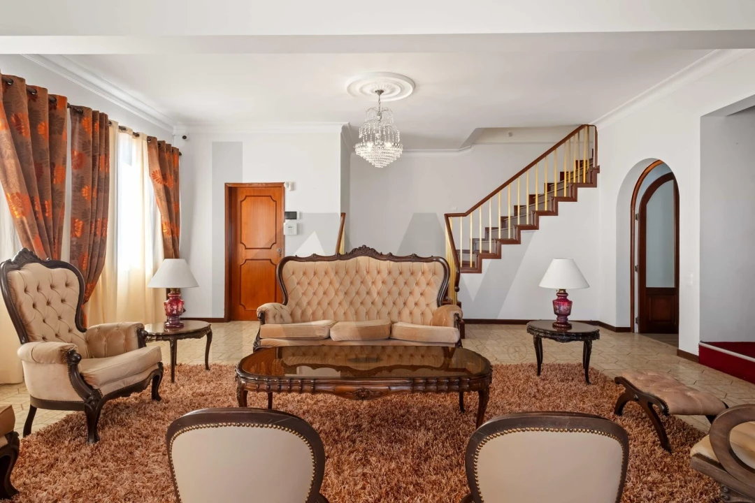 Moradia T4 para Venda em Camara de Lobos Foto 8