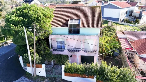 Moradia T4 para Venda em Charneca de Caparica e Sobreda