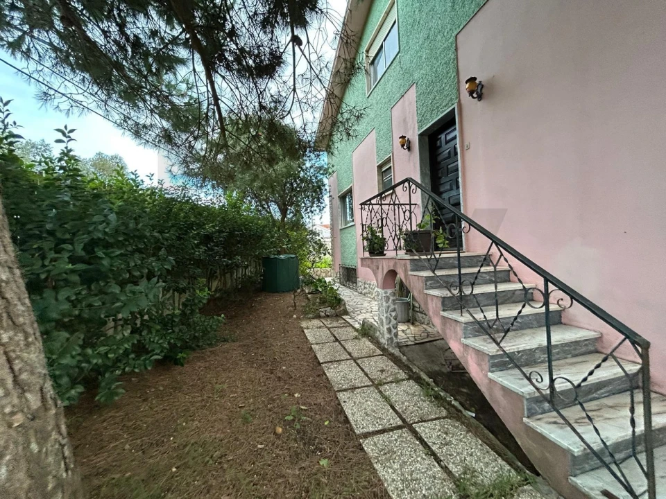 Moradia T4 para Venda em Charneca de Caparica e Sobreda Foto 49