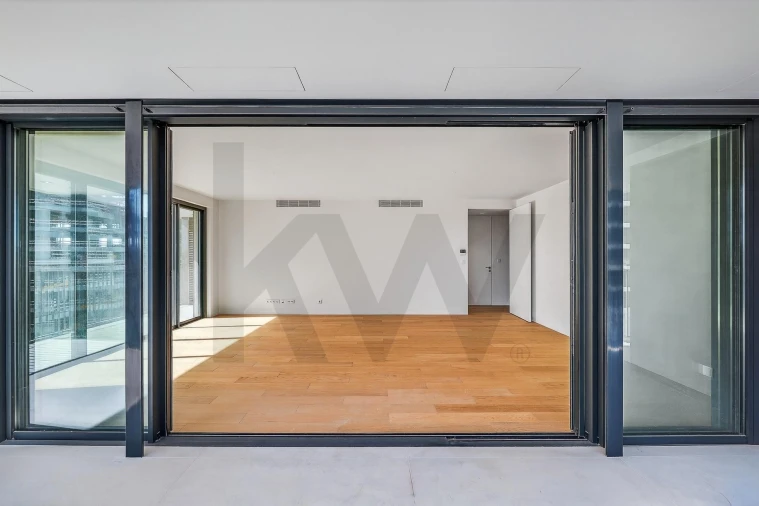 Apartamento T3 para Arrendamento em Algés, Linda-A-Velha e Cruz Quebrada-Dafundo Foto 4