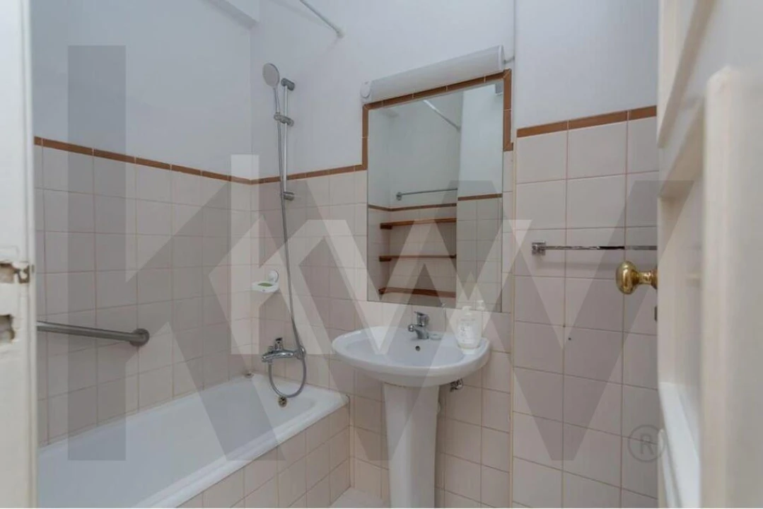 Apartamento T2 para Arrendamento em Campo de Ourique Foto 12