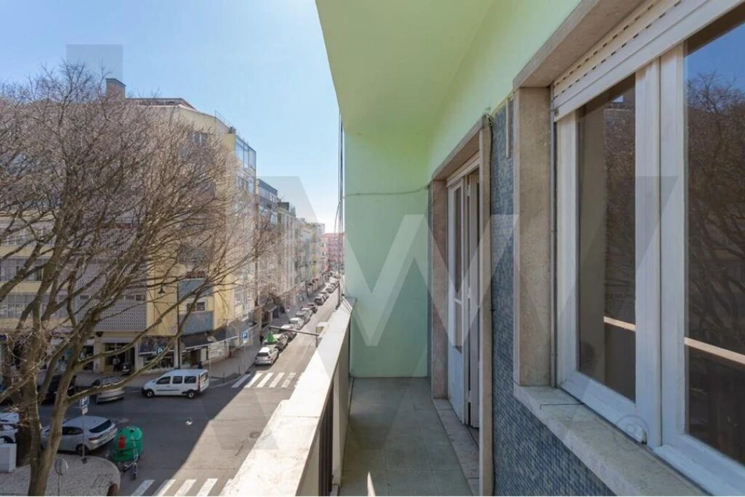 Apartamento T2 para Arrendamento em Campo de Ourique Foto 32