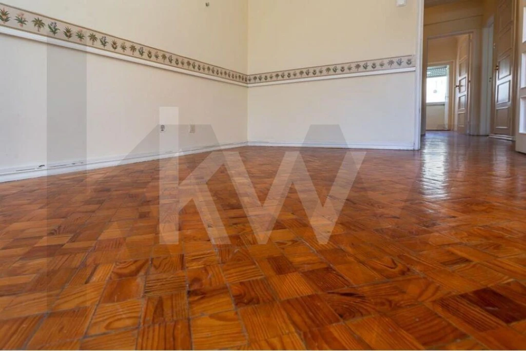 Apartamento T2 para Arrendamento em Campo de Ourique Foto 8