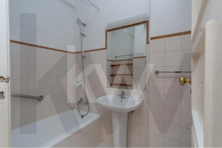 Apartamento T2 para Arrendamento em Campo de Ourique Foto 12
