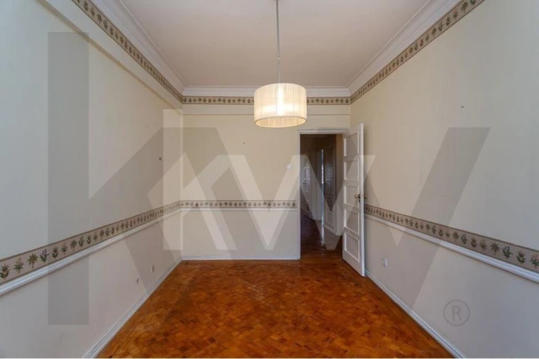 Apartamento T2 para Arrendamento em Campo de Ourique Foto 7