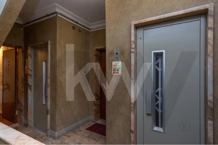 Apartamento T2 para Arrendamento em Campo de Ourique Foto 33