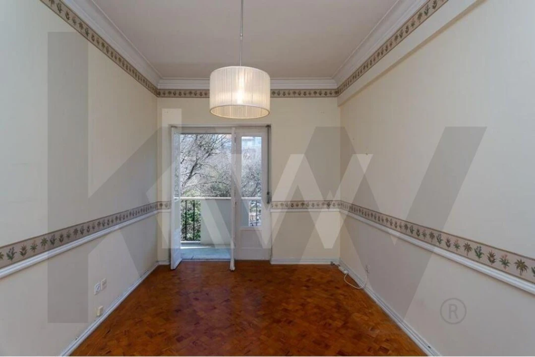 Apartamento T2 para Arrendamento em Campo de Ourique Foto 6