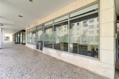 Loja para Arrendamento em Olivais
