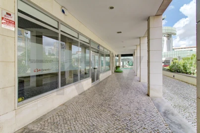 Loja para Arrendamento em Olivais