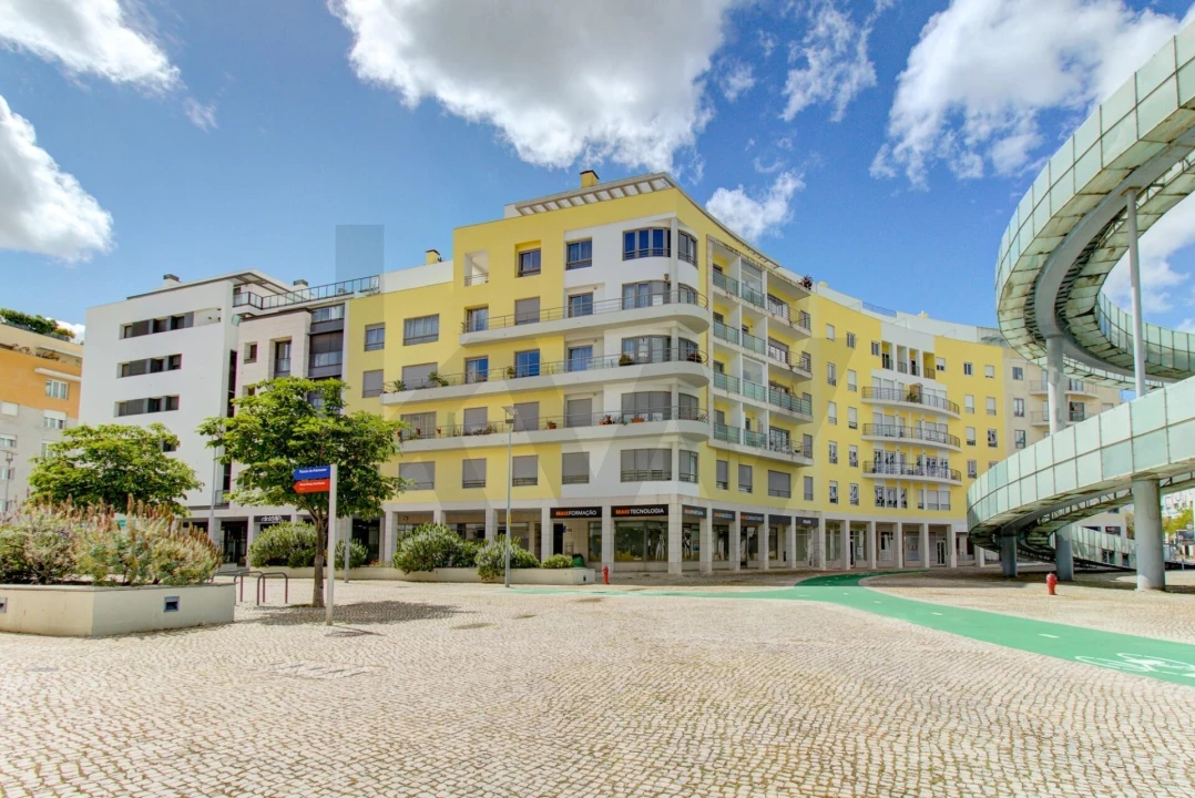 Loja para Arrendamento em Olivais Foto 12