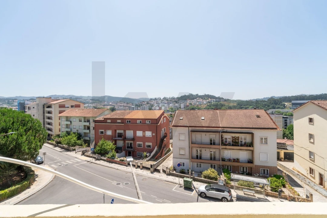 Apartamento T2 para Venda em Santo Antonio dos Olivais Foto 31