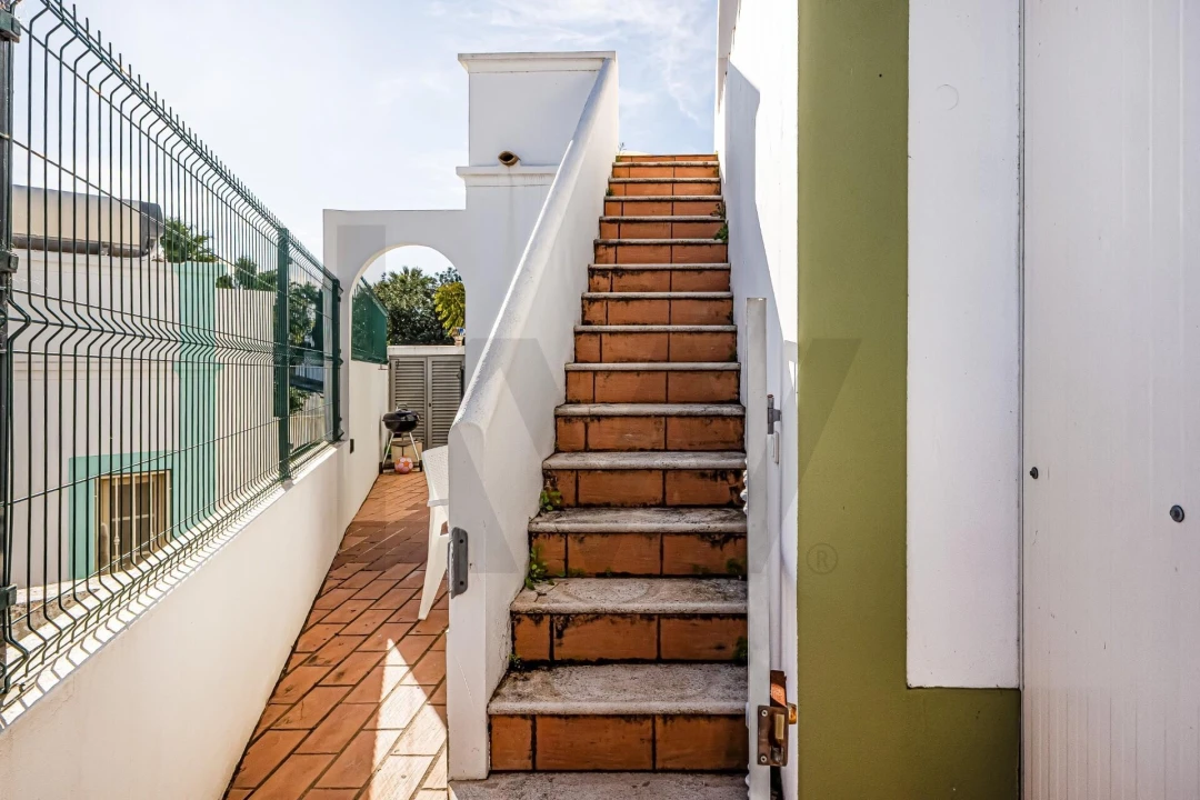 Moradia T3 para Arrendamento em Guia Foto 38