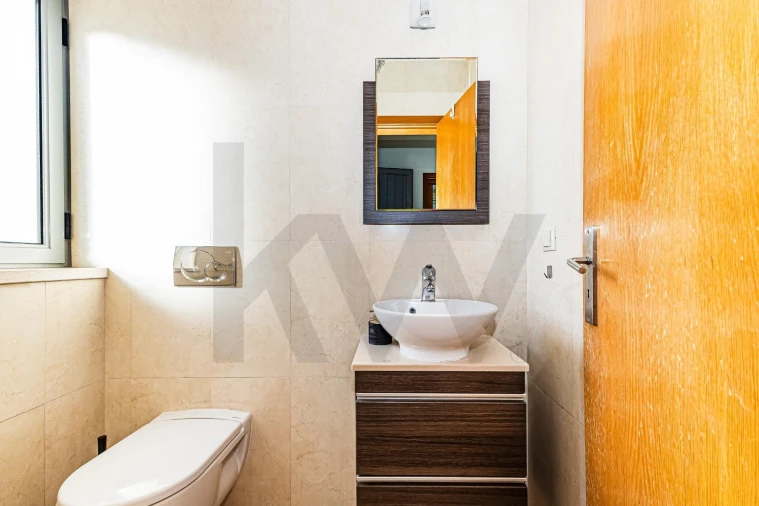 Moradia T3 para Arrendamento em Guia Foto 18