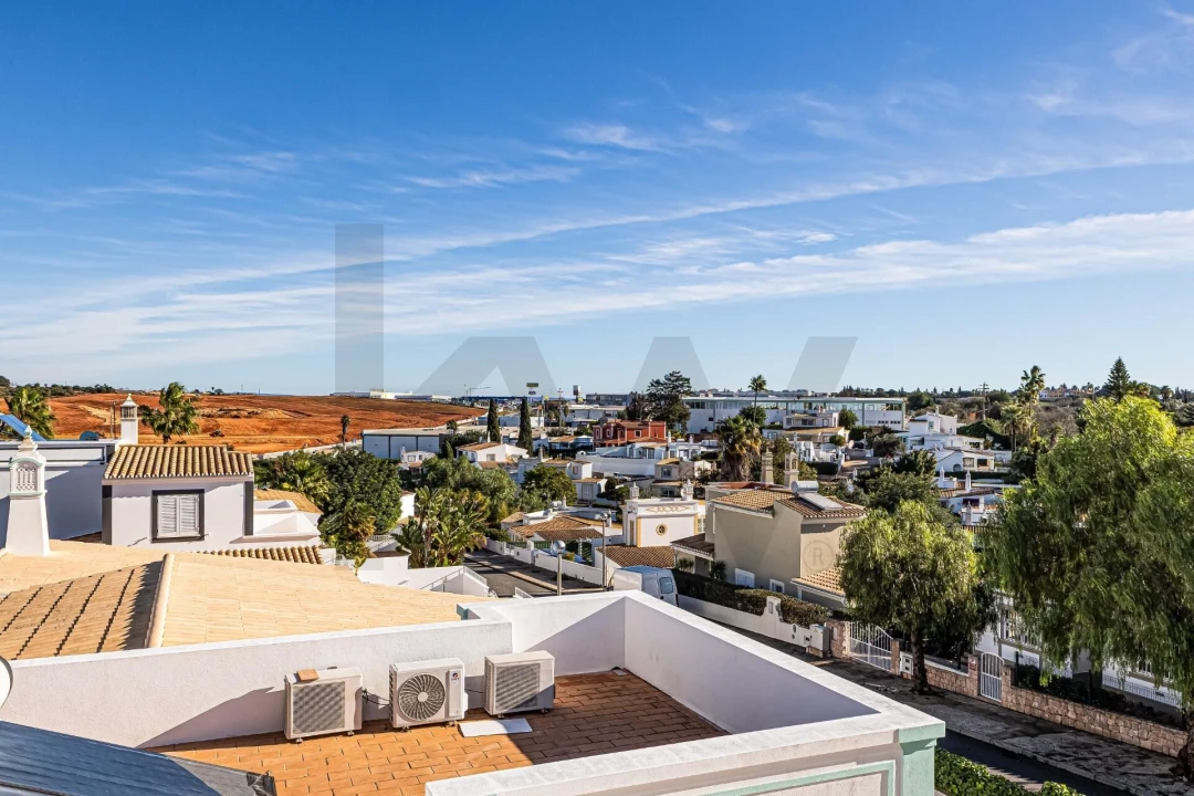 Moradia T3 para Arrendamento em Guia Foto 40