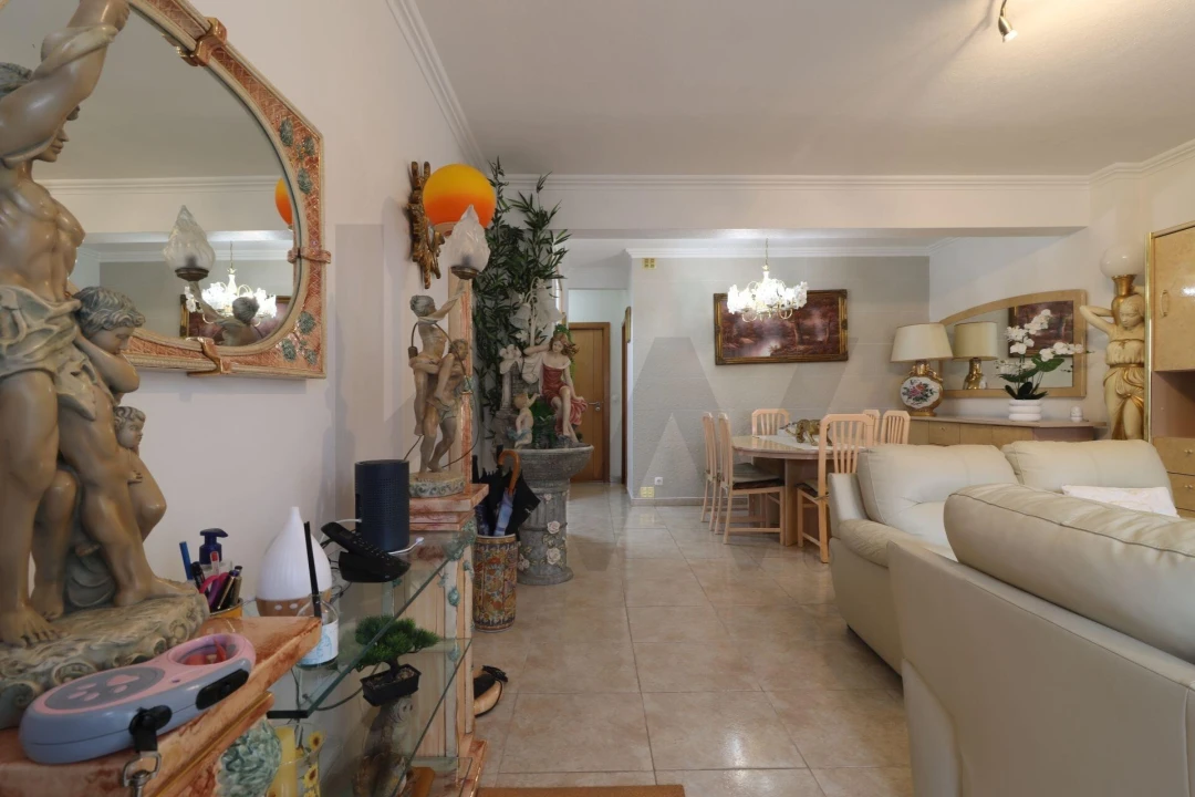 Apartamento para Venda em Rio de Mouro Foto 2