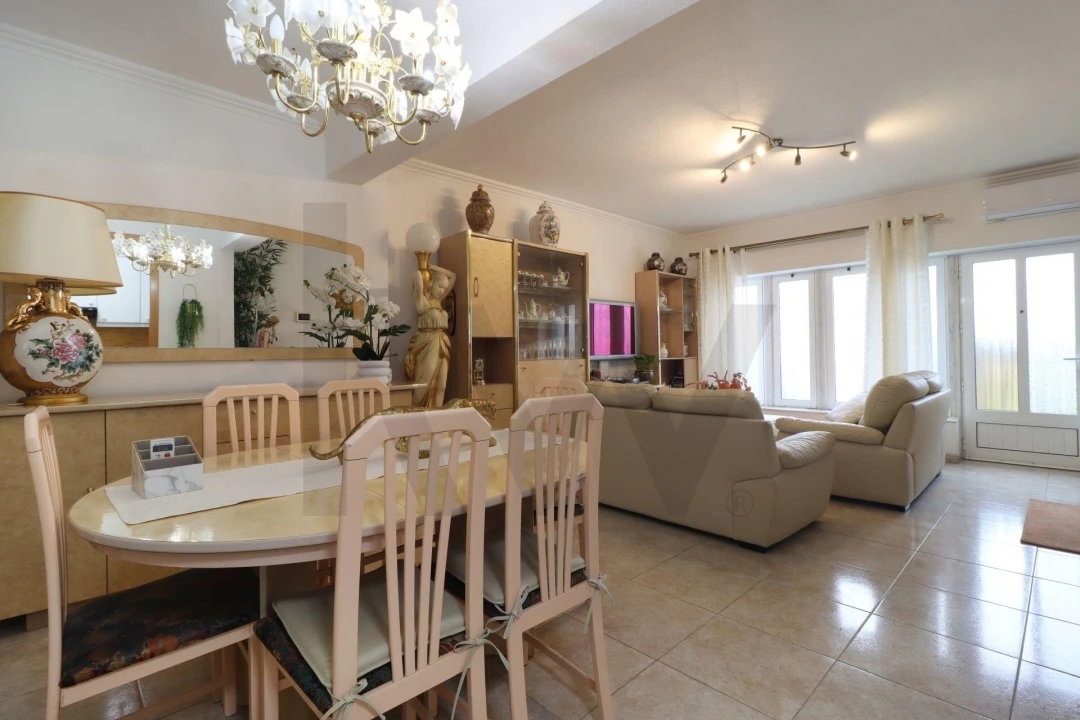 Apartamento para Venda em Rio de Mouro Foto 4