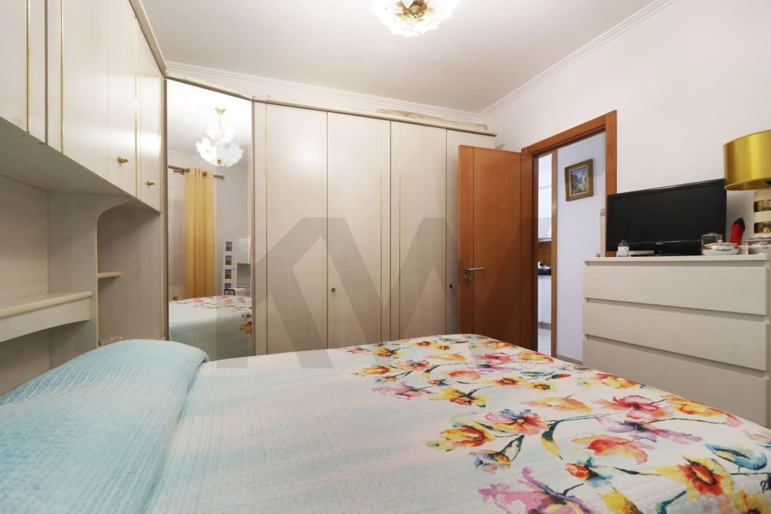 Apartamento para Venda em Rio de Mouro Foto 9