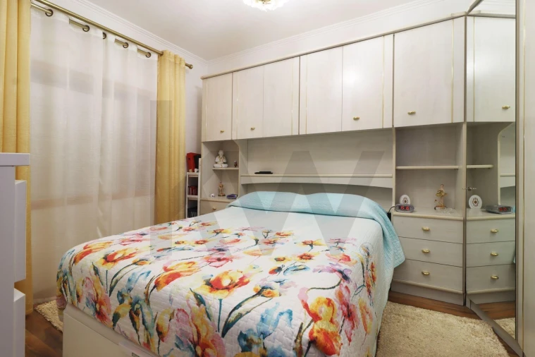 Apartamento para Venda em Rio de Mouro Foto 8