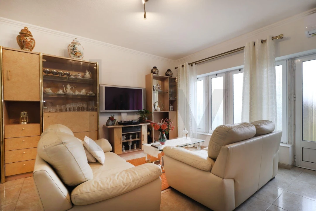 Apartamento para Venda em Rio de Mouro Foto 5