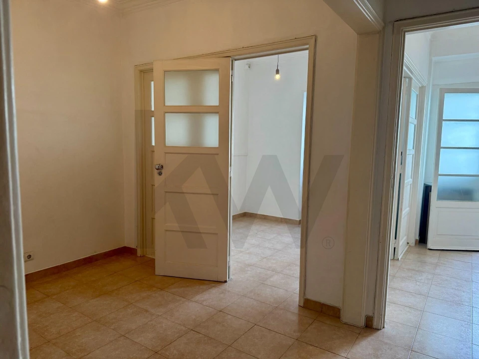 Apartamento T1 para Arrendamento em Campo de Ourique Foto 2