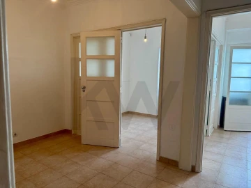Apartamento T1 para Arrendamento em Campo de Ourique