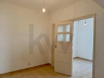 Apartamento T1 para Arrendamento em Campo de Ourique