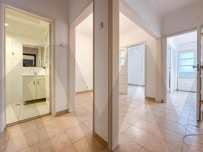 Apartamento T1 para Arrendamento em Campo de Ourique Foto 2