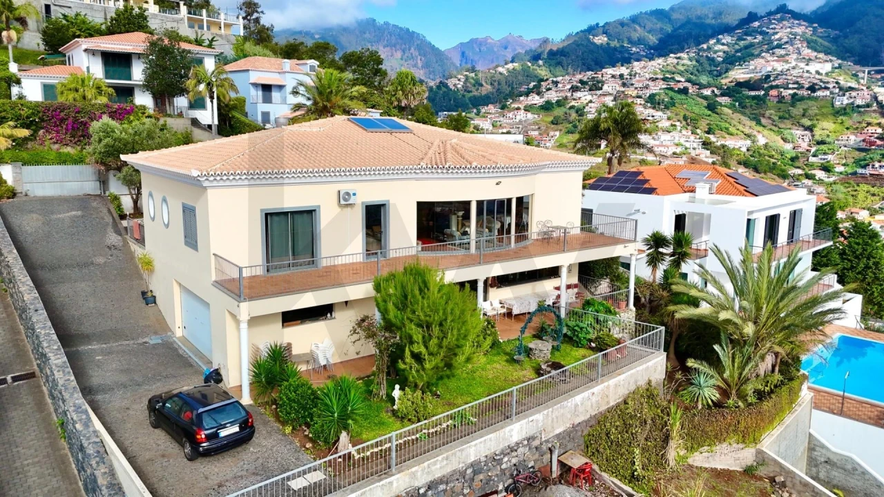 Moradia T4 para Venda em Santo Antonio Foto 9