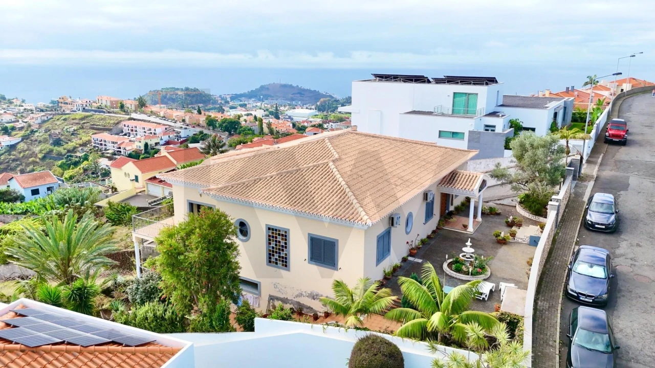 Moradia T4 para Venda em Santo Antonio Foto 10