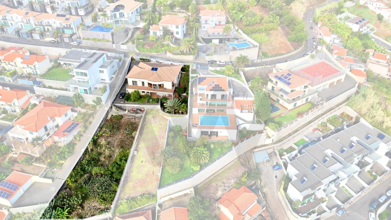 Moradia T4 para Venda em Santo Antonio Foto 8