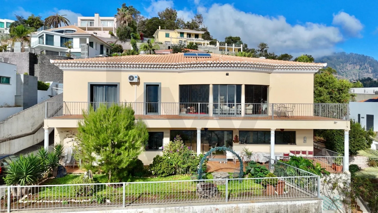 Moradia T4 para Venda em Santo Antonio Foto 11