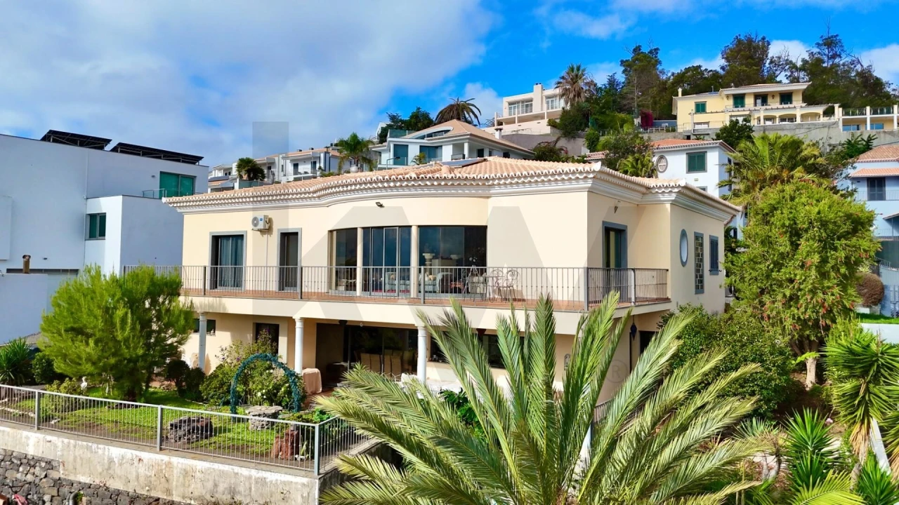 Moradia T4 para Venda em Santo Antonio Foto 2