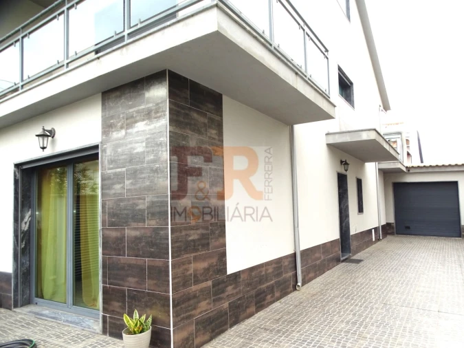 Moradia T3 para Venda em Quinta do Conde Foto 1