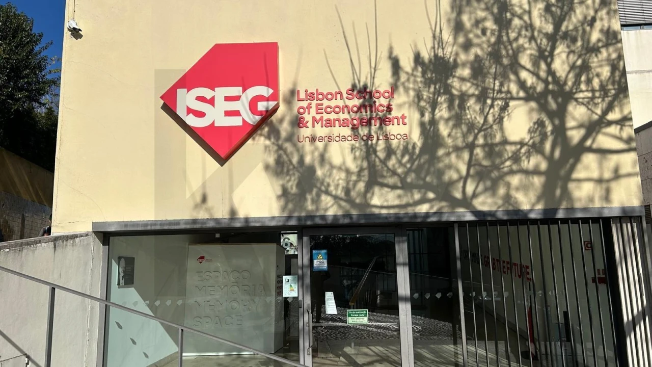 Moradia T1 para Arrendamento em Estrela Foto 35