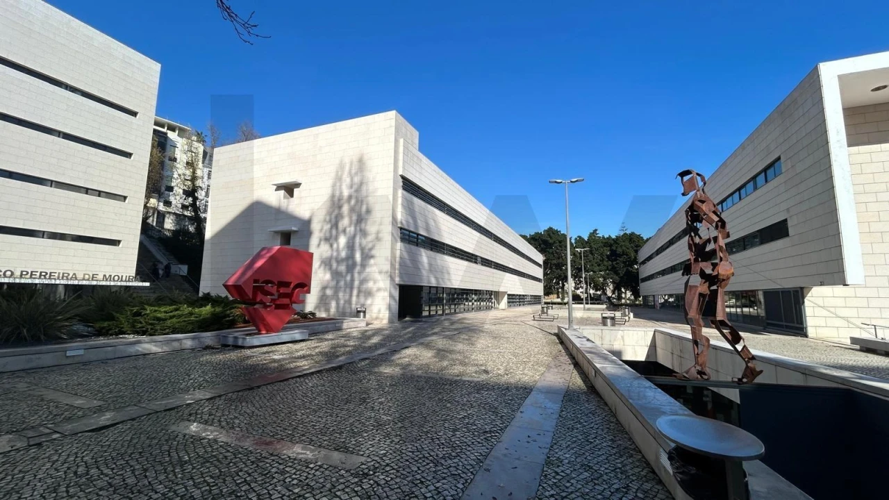 Moradia T1 para Arrendamento em Estrela Foto 37