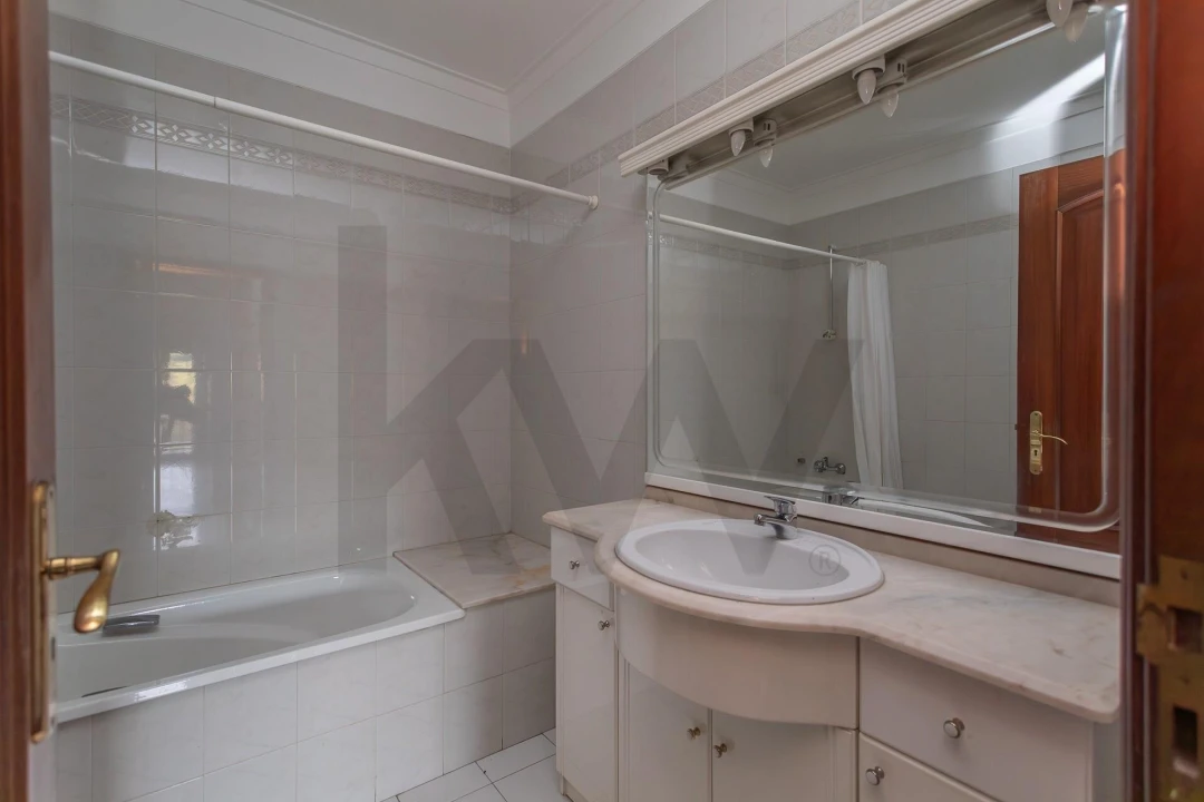 Apartamento T3 para Venda em Algés, Linda-A-Velha e Cruz Quebrada-Dafundo Foto 12