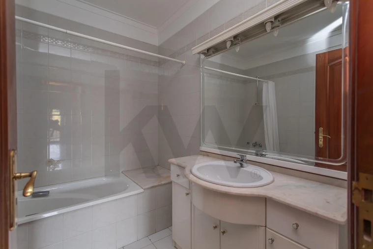 Apartamento T3 para Venda em Algés, Linda-A-Velha e Cruz Quebrada-Dafundo Foto 12