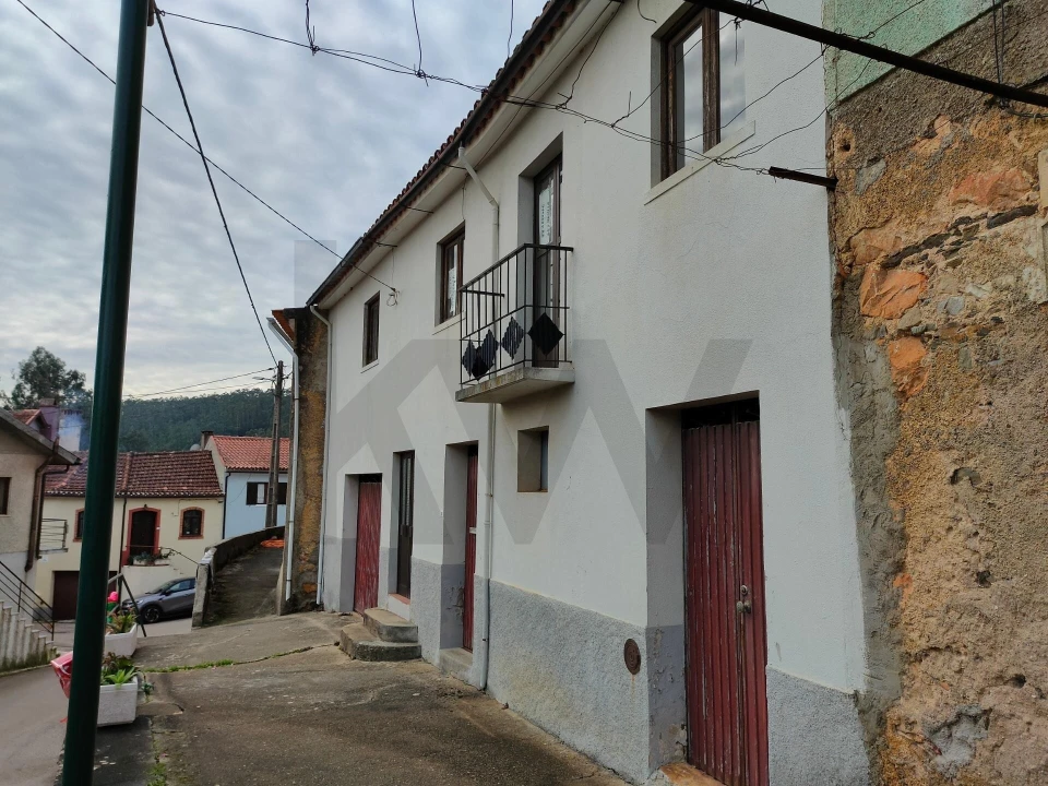 Moradia T1 para Venda em Sazes do Lorvão Foto 1