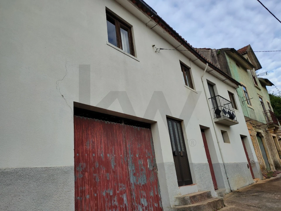 Moradia T1 para Venda em Sazes do Lorvão Foto 2