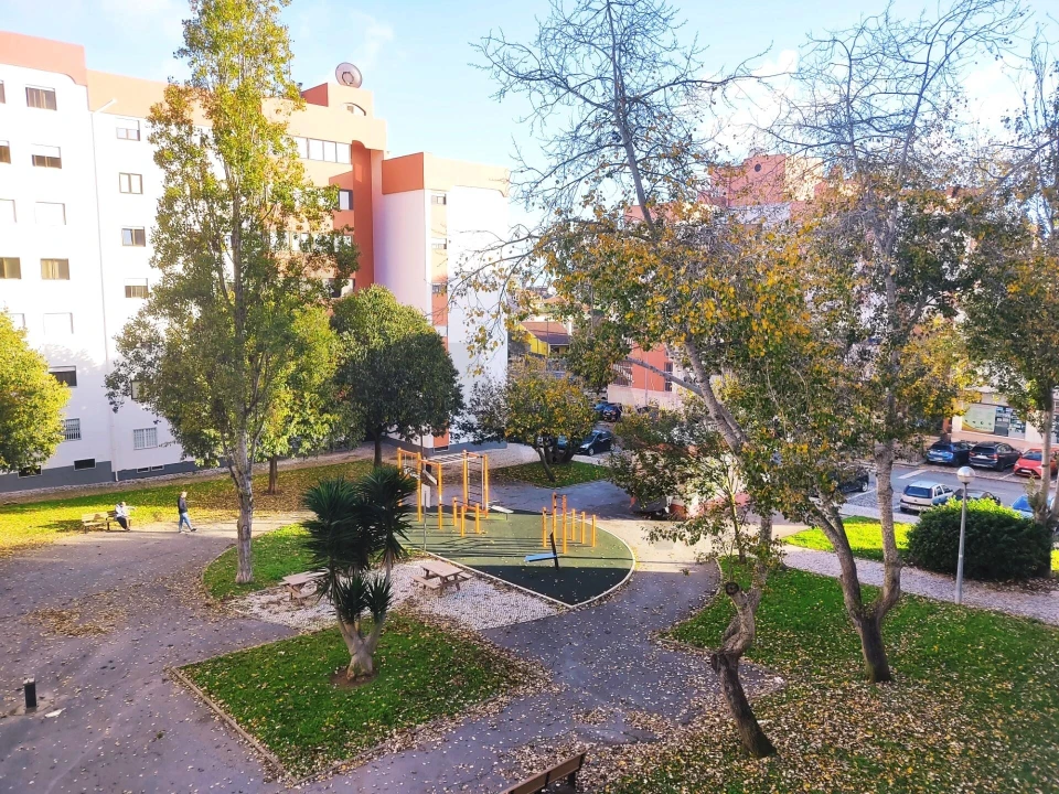 Apartamento T2 para Arrendamento em São Domingos de Rana Foto 17