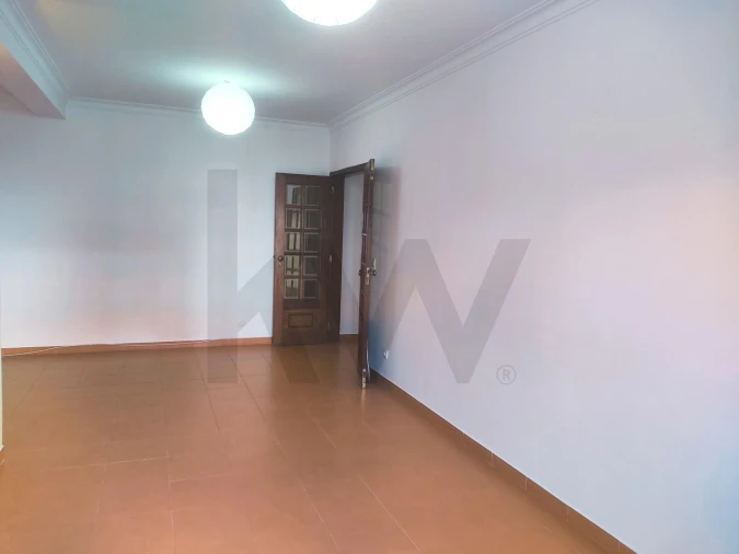 Apartamento T2 para Arrendamento em São Domingos de Rana Foto 12