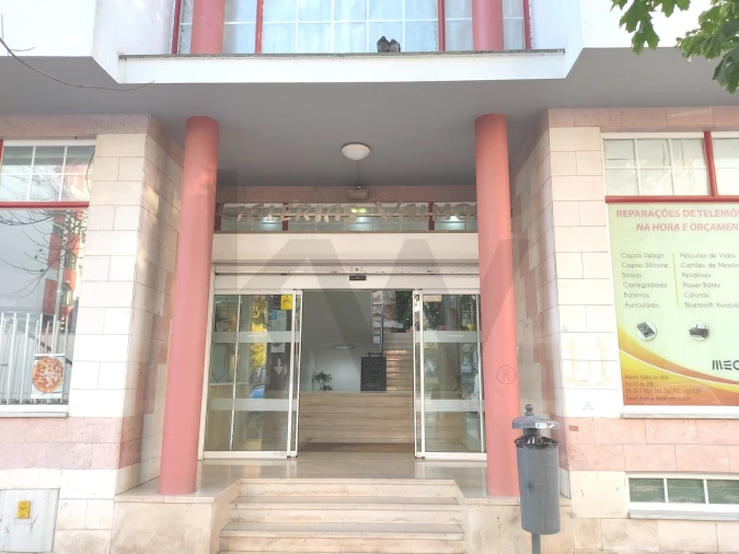 Apartamento T2 para Arrendamento em São Domingos de Rana Foto 32