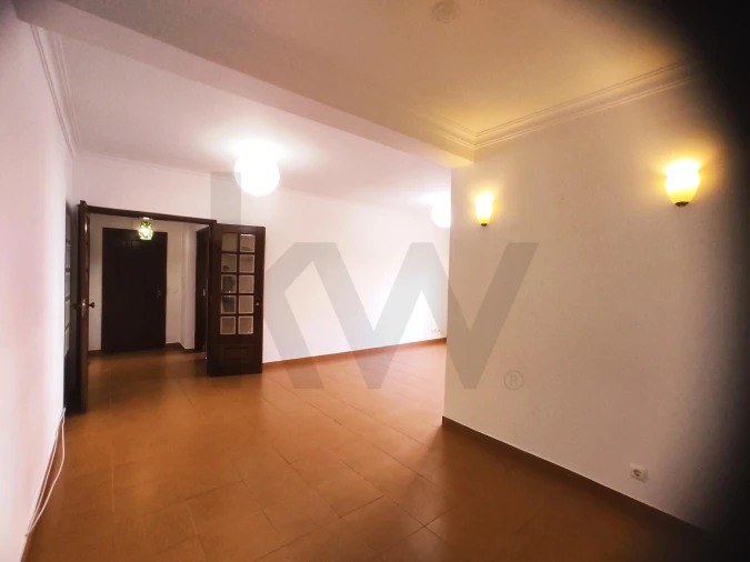 Apartamento T2 para Arrendamento em São Domingos de Rana Foto 13